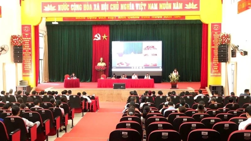 Hội nghị tiếp xúc cử tri, vận động bầu cử với những người ứng cử đại biểu HĐND tỉnh tại đơn vị bầu cử số 10