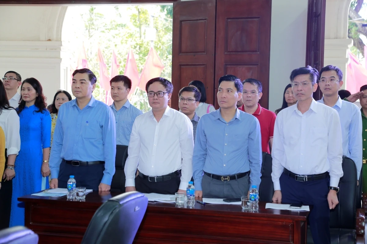 Chủ tịch UBND tỉnh Nguyễn Hoài Anh dự tổng duyệt diễn tập về nghiệp vụ bầu cử tại phường Hạc Thành