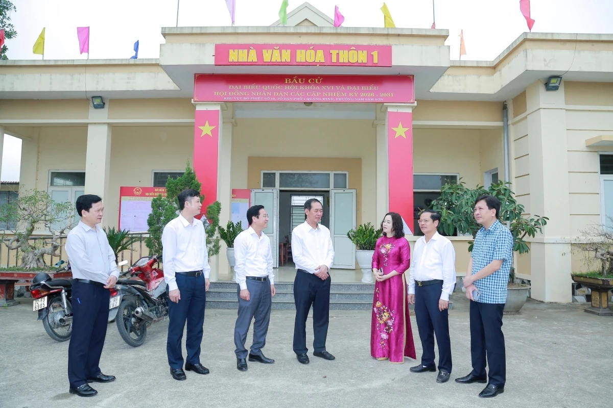 Phó Bí thư Tỉnh ủy, Chủ tịch Ủy ban MTTQ tỉnh Trịnh Tuấn Sinh kiểm tra công tác chuẩn bị bầu cử tại các phường Sầm Sơn và Nam Sầm Sơn