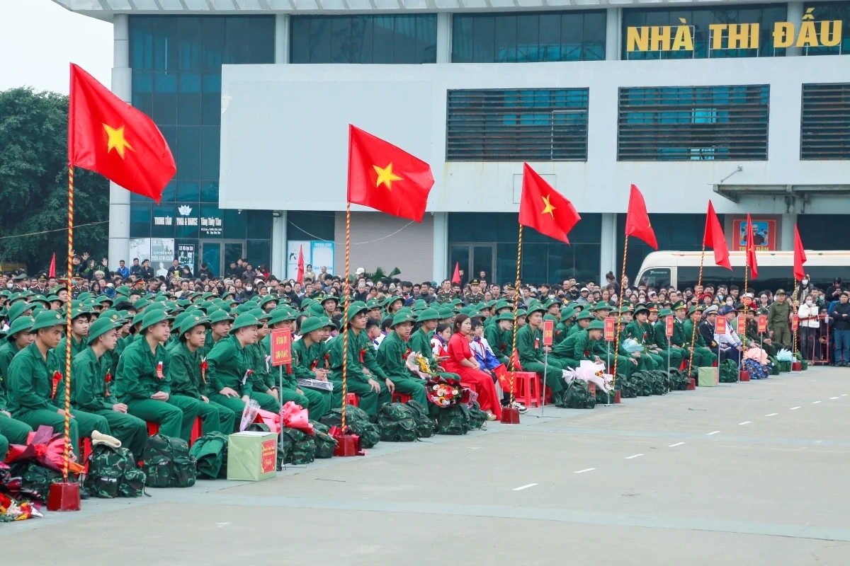 Sáng 5/3, hàng nghìn thanh niên Thanh Hóa đã hăng hái lên đường nhập ngũ