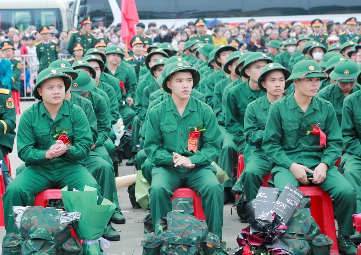 Sáng 5/3, hàng nghìn thanh niên Thanh Hóa đã hăng hái lên đường nhập ngũ