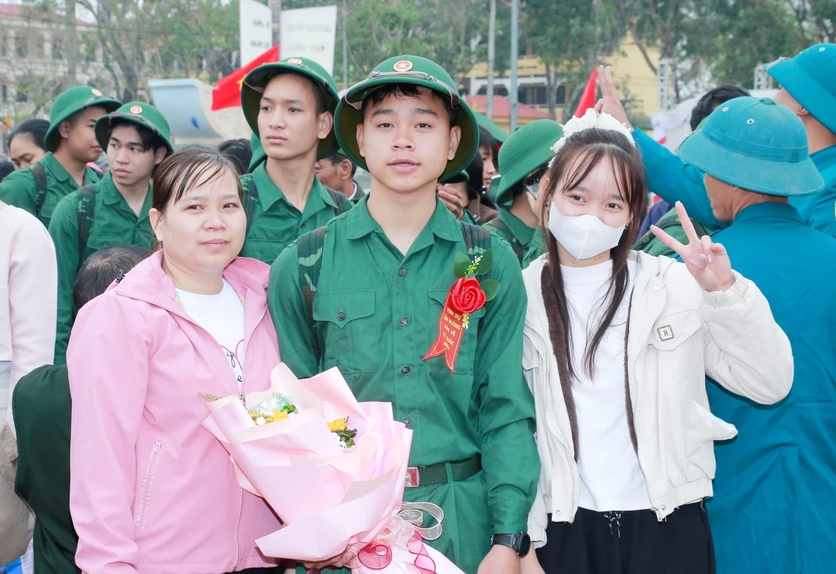 Sáng 5/3, hàng nghìn thanh niên Thanh Hóa đã hăng hái lên đường nhập ngũ
