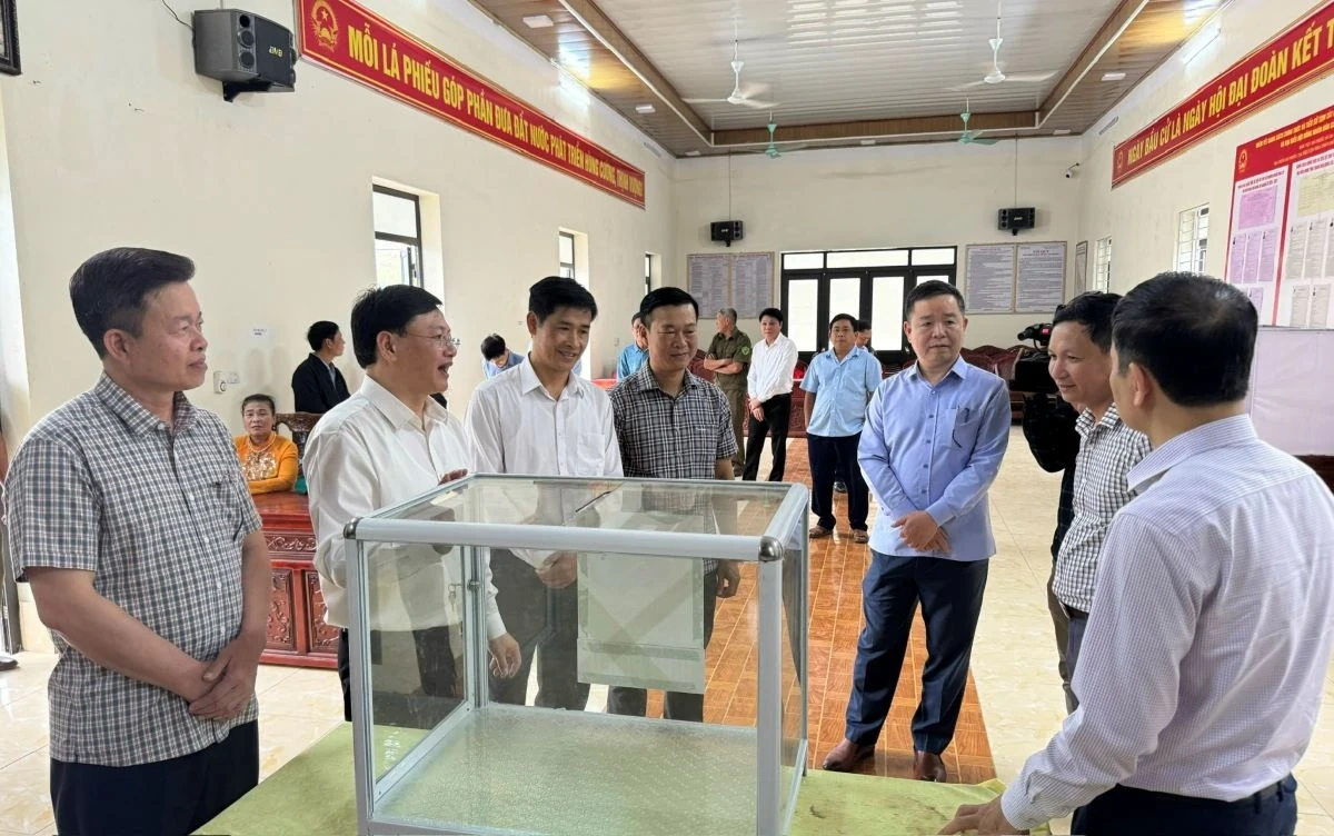 Phó Chủ tịch Thường trực UBND tỉnh Mai Xuân Liêm kiểm tra công tác chuẩn bị bầu cử tại một số địa phương