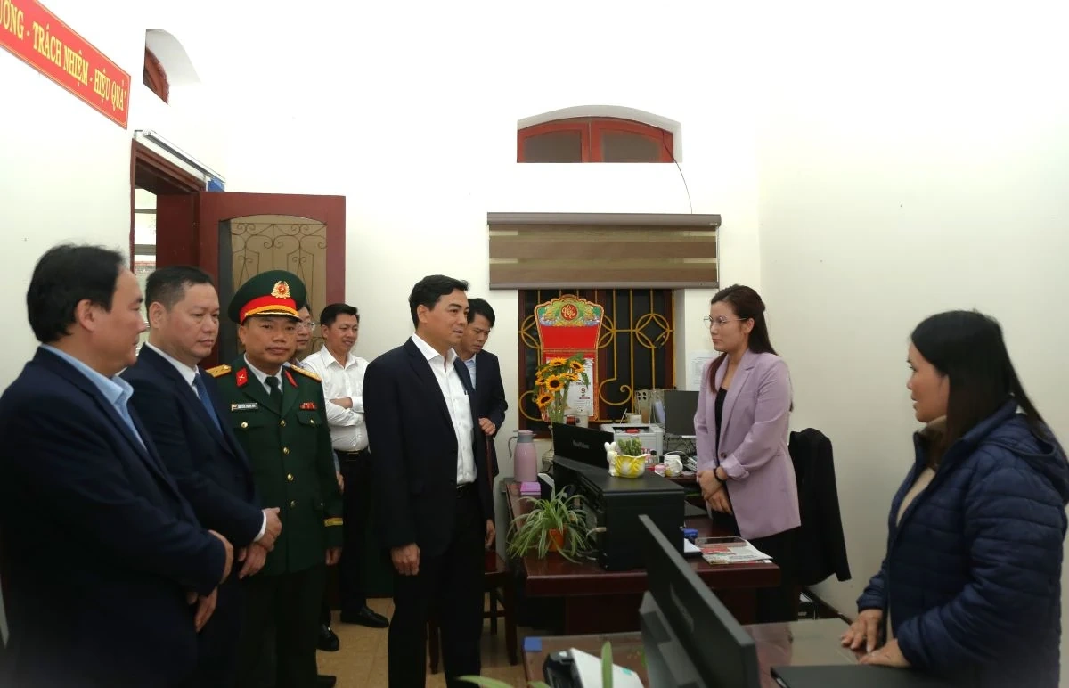 Chủ tịch UBND tỉnh Nguyễn Hoài Anh kiểm tra công tác chuẩn bị bầu cử và vận hành chính quyền địa phương 2 cấp tại xã Triệu Sơn