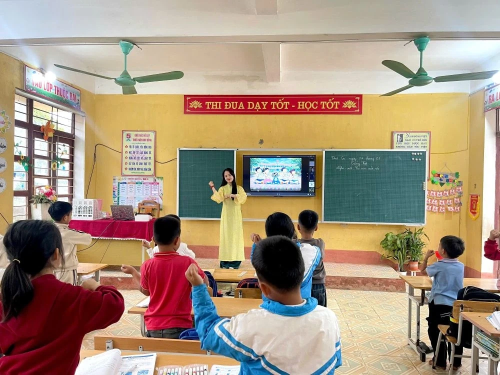 Gieo chữ nơi bản làng, ươm khát vọng ngày mai