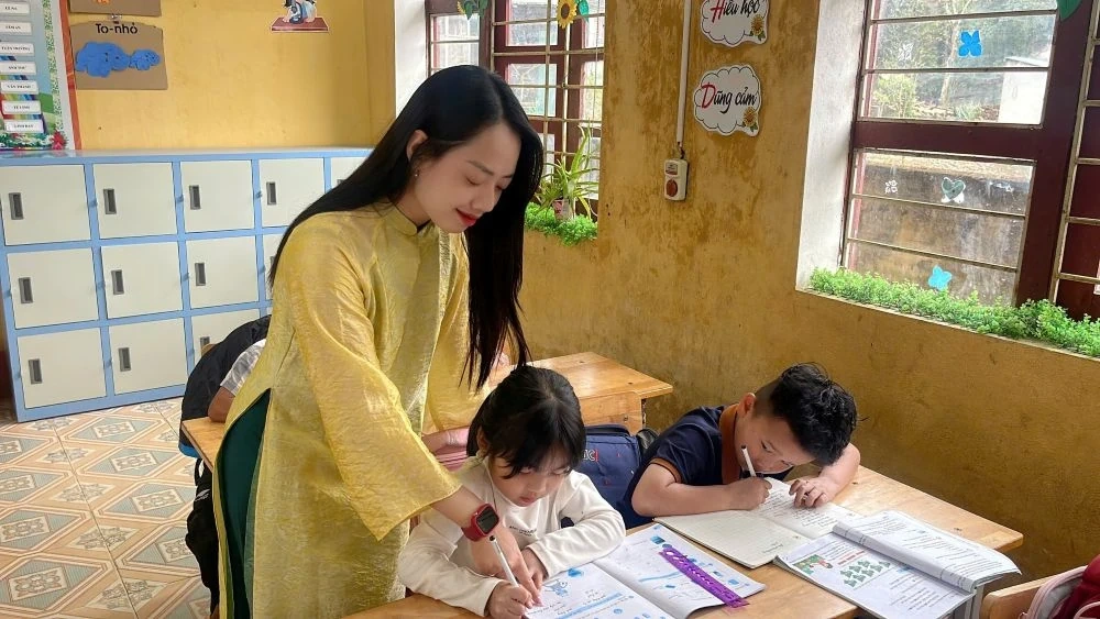 Gieo chữ nơi bản làng, ươm khát vọng ngày mai