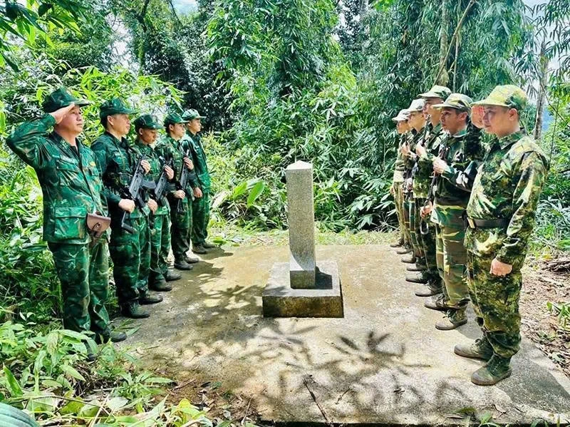 Trọn tình nơi biên giới