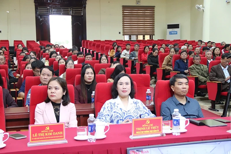 Ứng cử viên đại biểu HĐND tỉnh tiếp xúc cử tri thuộc đơn vị bầu cử số 15