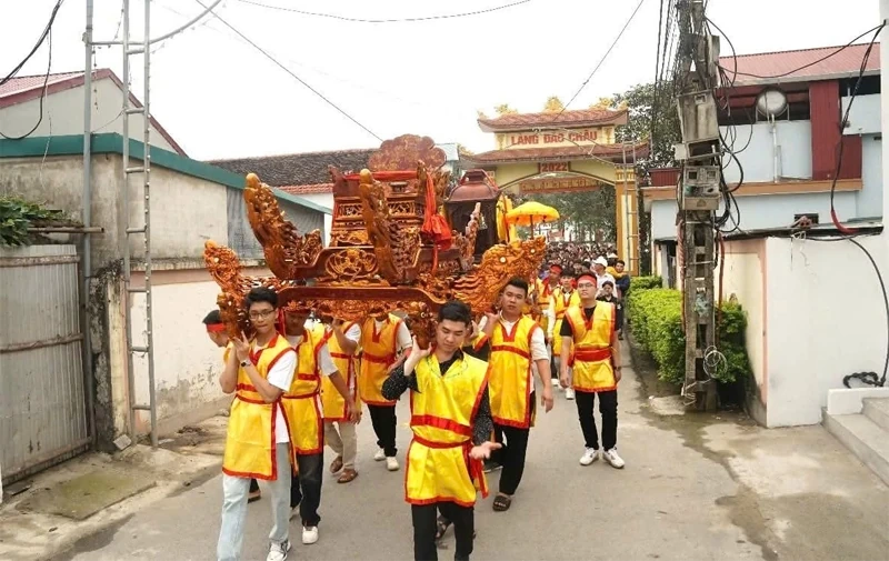 Trẩy hội làng mùa xuân