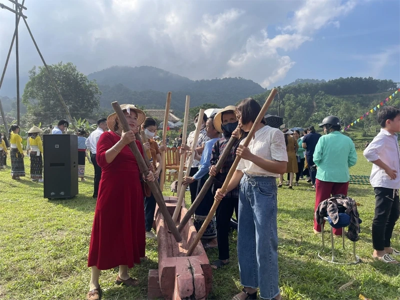 Sắc xuân dẫn lối du lịch vùng cao