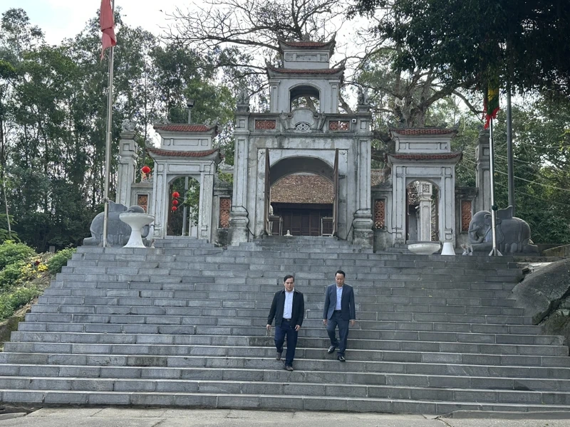 Lên núi Trường Lệ thăm đền thờ Đức thánh Tô Hiến Thành