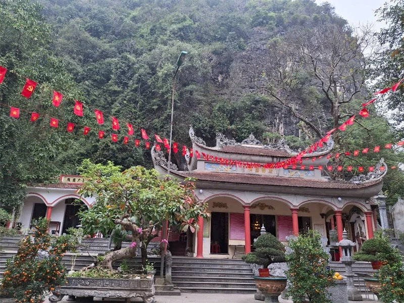 Linh thiêng đền Rồng - đền Nước