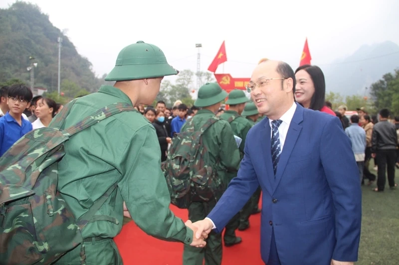 Thanh niên các địa phương hăng hái lên đường nhập ngũ