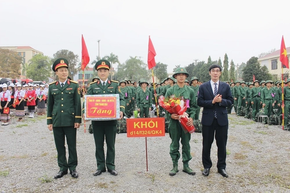 [Cập nhật] Thanh niên các địa phương hăng hái lên đường nhập ngũ