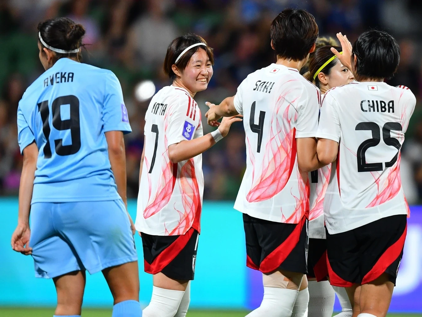 “Tuyển nữ Việt Nam tăng cơ hội dự World Cup khi thua Đài Loan”; Arsenal nhọc nhằn vào tứ kết FA Cup