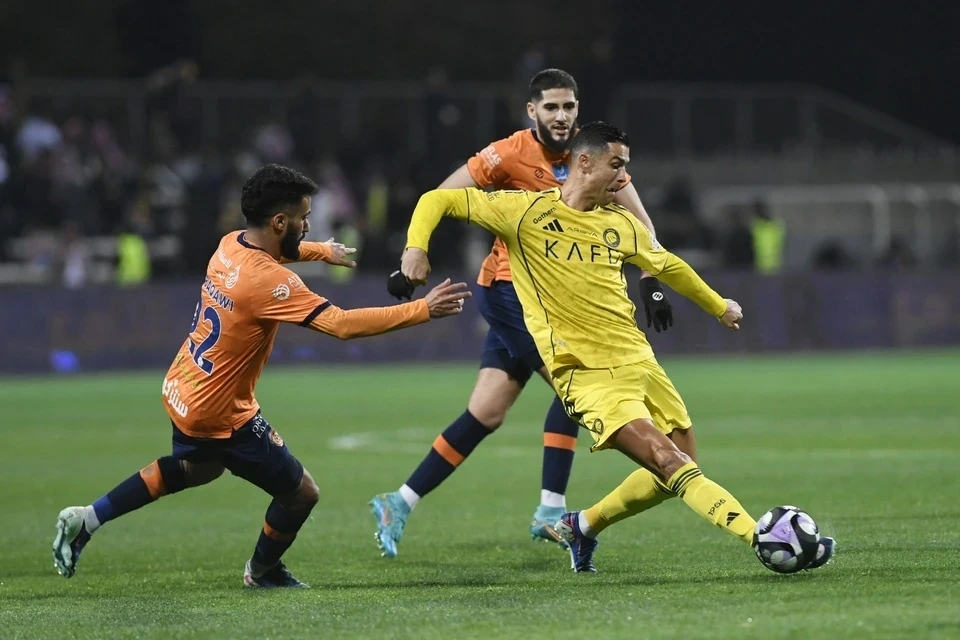 Nam Định ngược dòng kịch tính tại V.League; Arsenal xây chắc ngôi đầu Ngoại Hạng Anh