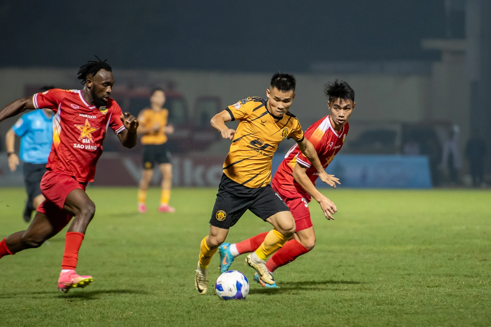 Đông Á Thanh Hóa gục ngã ở phút bù giờ trước Hà Tĩnh