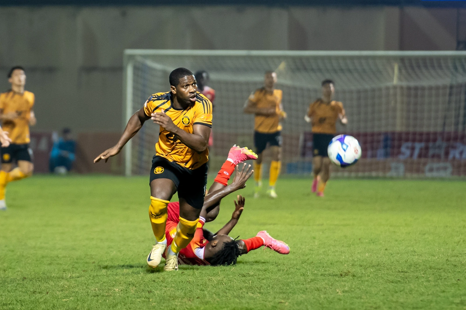 Đông Á Thanh Hóa gục ngã ở phút bù giờ trước Hà Tĩnh