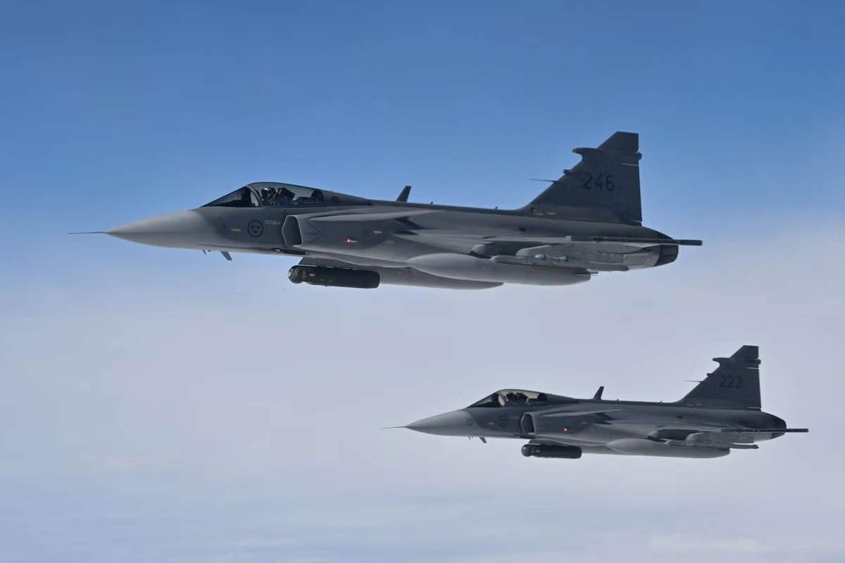 Tiêm kích Thụy Điển tuần tra Iceland, NATO tăng hiện diện quân sự tại Bắc Cực