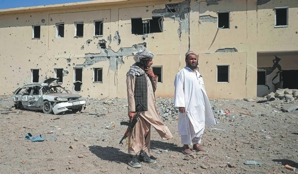 Lực lượng Afghanistan và Pakistan đấu pháo, không kích lẫn nhau