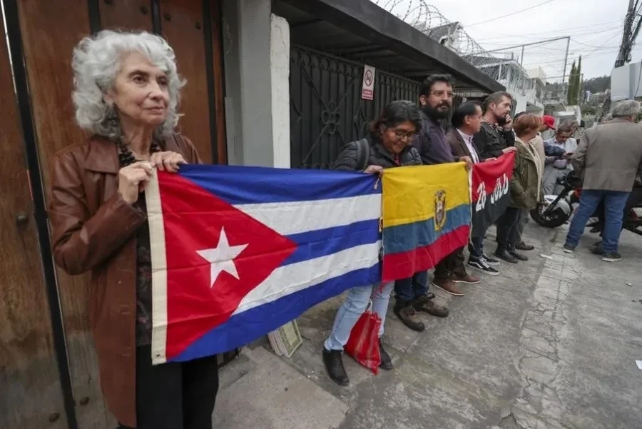 Căng thẳng ngoại giao, Cuba đóng cửa đại sứ quán tại Ecuador