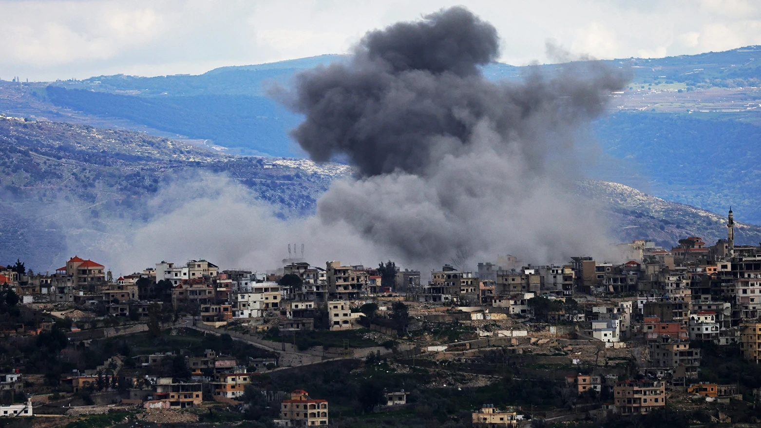 Xung đột Trung Đông: Chiến dịch quân sự tại Iran bước sang giai đoạn 2, Tel Aviv rung chuyển vì tên lửa