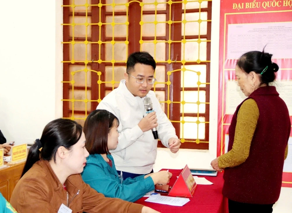 Xã Định Tân vận hành mẫu quy trình bỏ phiếu bầu cử