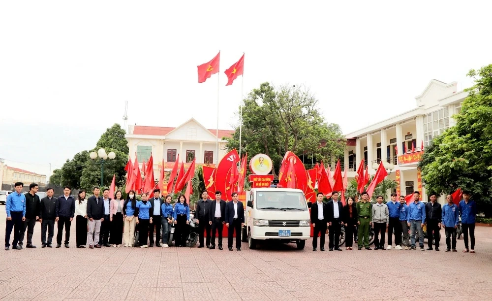 Xã Định Tân vận hành mẫu quy trình bỏ phiếu bầu cử