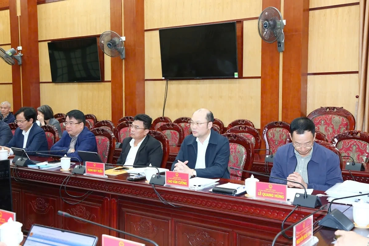 UBND tỉnh họp chuyên đề tháng 3: Thảo luận, cho ý kiến vào một số tờ trình, kế hoạch quan trọng