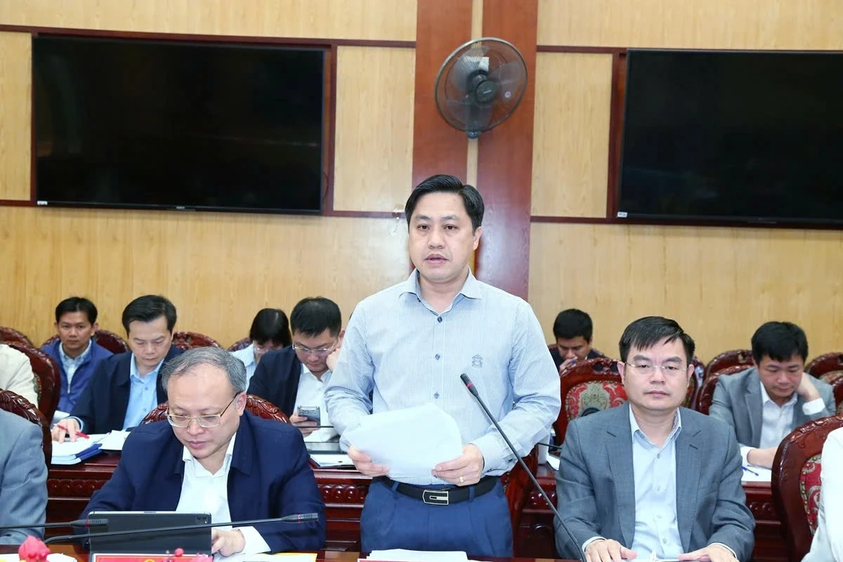 UBND tỉnh họp chuyên đề tháng 3: Thảo luận, cho ý kiến vào một số tờ trình, kế hoạch quan trọng