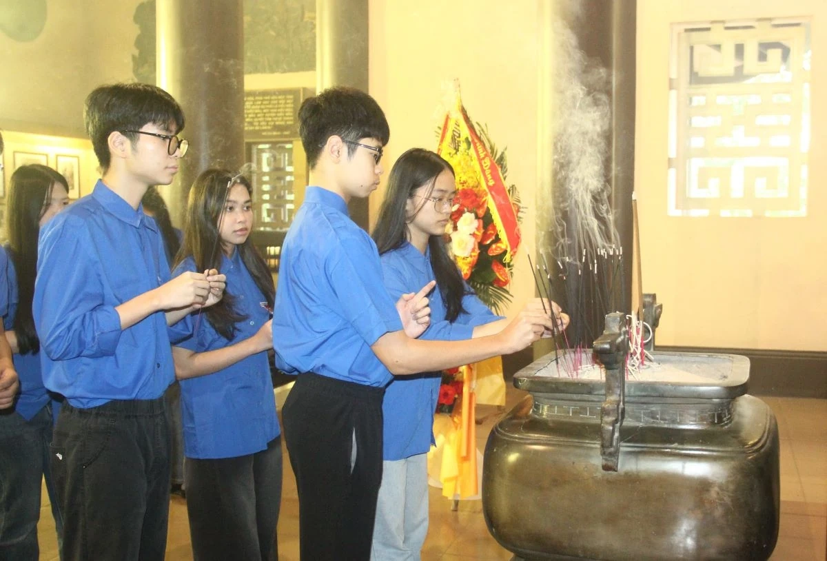 Tuổi trẻ phường Hạc Thành báo công dâng Bác, kết nạp đoàn viên mới