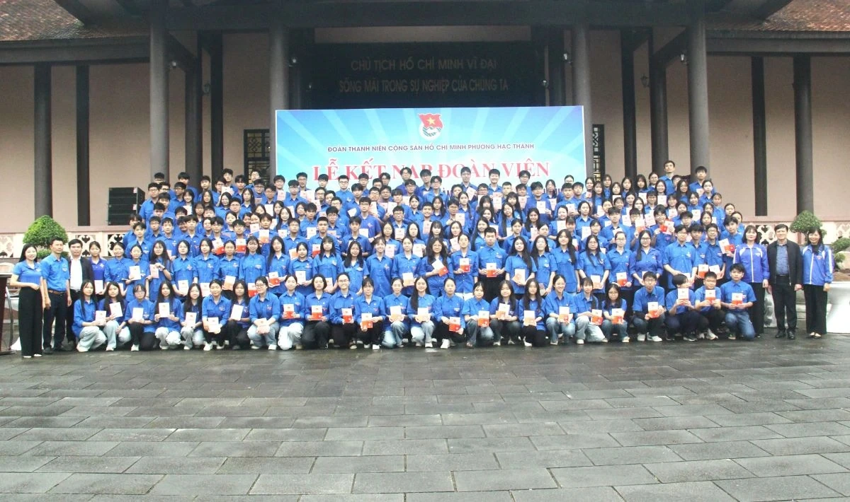 Tuổi trẻ phường Hạc Thành báo công dâng Bác, kết nạp đoàn viên mới