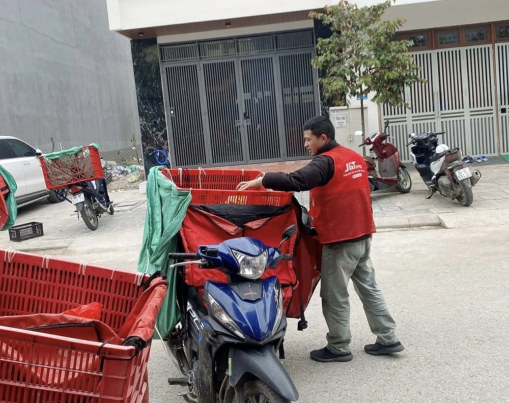 Hoạt động sản xuất, kinh doanh gặp khó trước diễn biến giá xăng, dầu tăng “phi mã”