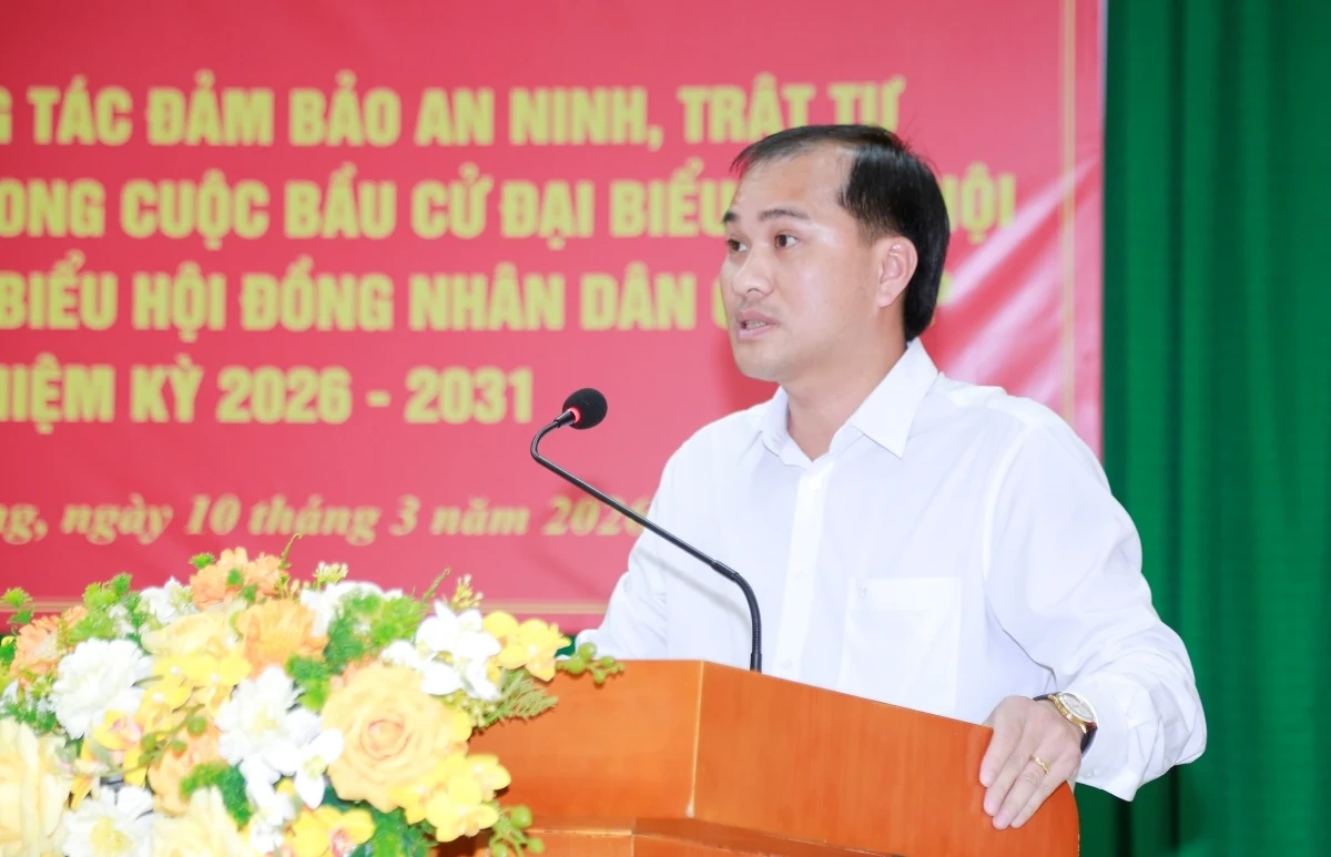 Phó Chủ tịch Quốc hội Trần Quang Phương kiểm tra, giám sát công tác chuẩn bị bầu cử tại xã Pù Luông