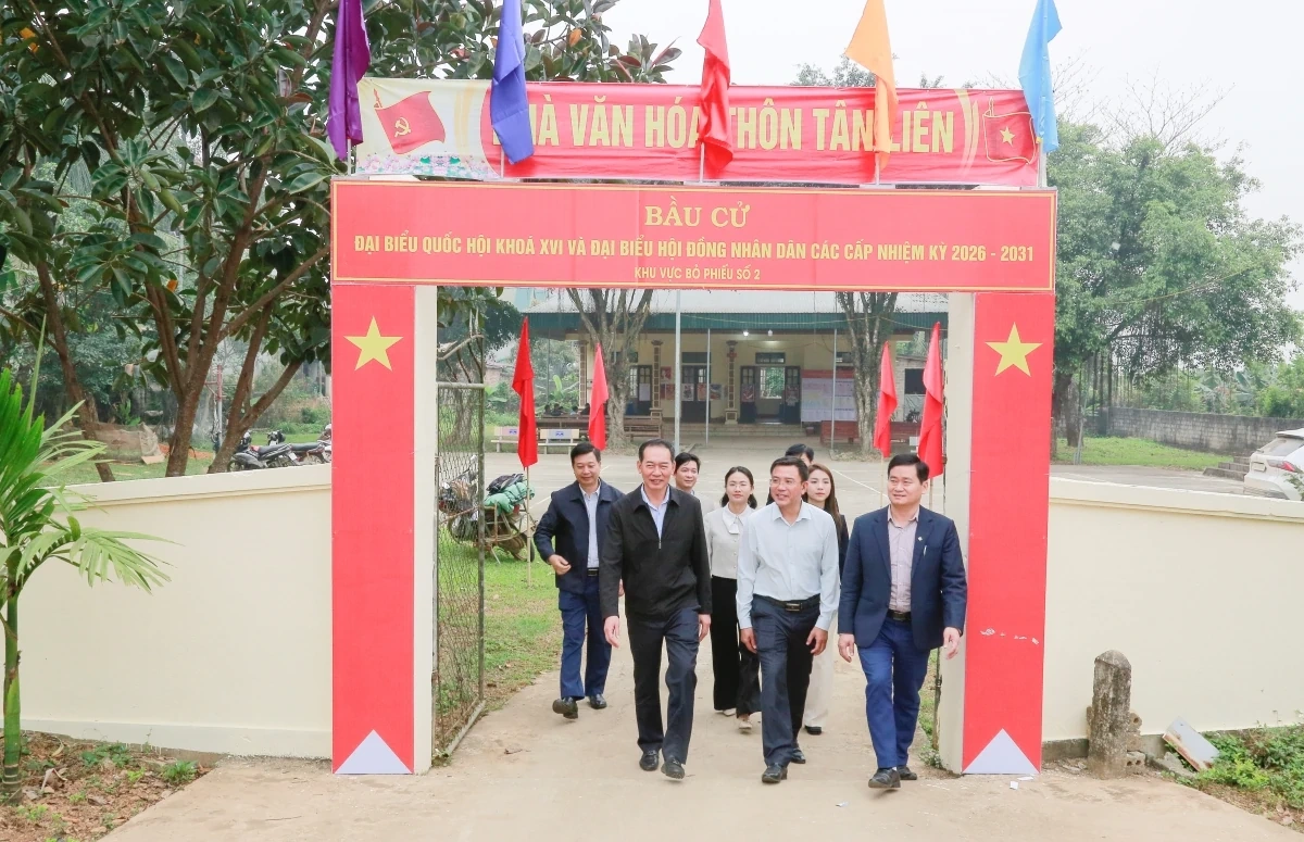 Phó Bí thư Tỉnh ủy, Chủ tịch Ủy ban MTTQ tỉnh Trịnh Tuấn Sinh kiểm tra công tác chuẩn bị bầu cử