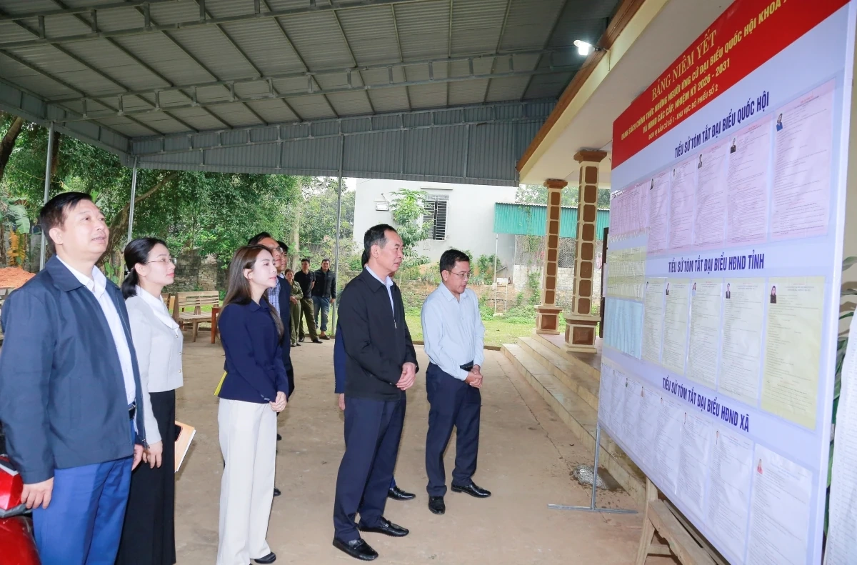 Phó Bí thư Tỉnh ủy, Chủ tịch Ủy ban MTTQ tỉnh Trịnh Tuấn Sinh kiểm tra công tác chuẩn bị bầu cử