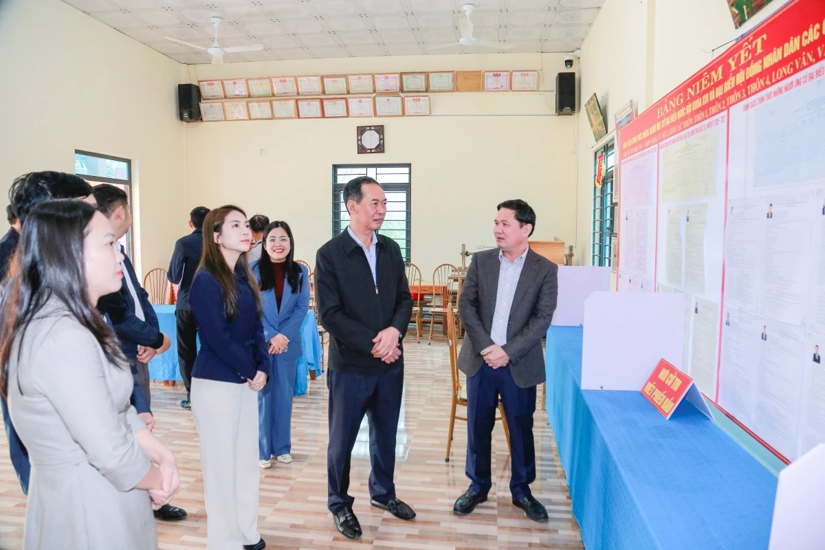 Phó Bí thư Tỉnh ủy, Chủ tịch Ủy ban MTTQ tỉnh Trịnh Tuấn Sinh kiểm tra công tác chuẩn bị bầu cử