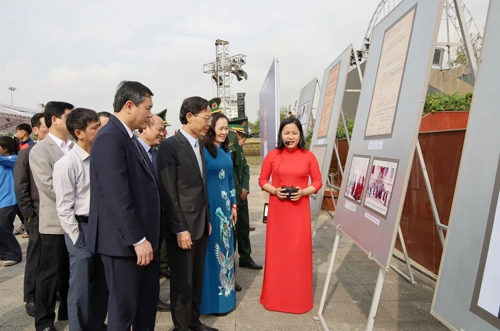 Triển lãm tranh cổ động và ảnh tư liệu chào mừng bầu cử đại biểu Quốc hội khóa XVI và đại biểu HĐND các cấp nhiệm kỳ 2026-2031