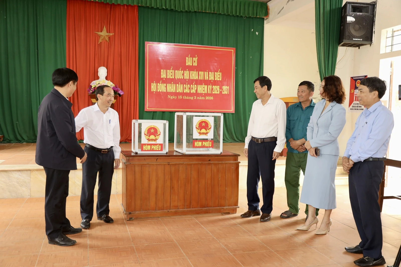 Phó Chủ tịch Thường trực HĐND tỉnh Lê Tiến Lam kiểm tra công tác chuẩn bị bầu cử tại 5 xã