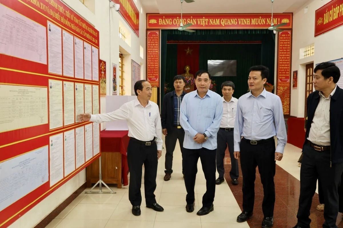 Phó Chủ tịch Thường trực HĐND tỉnh Lê Tiến Lam kiểm tra công tác chuẩn bị bầu cử tại 7 xã khu vực huyện Yên Định cũ