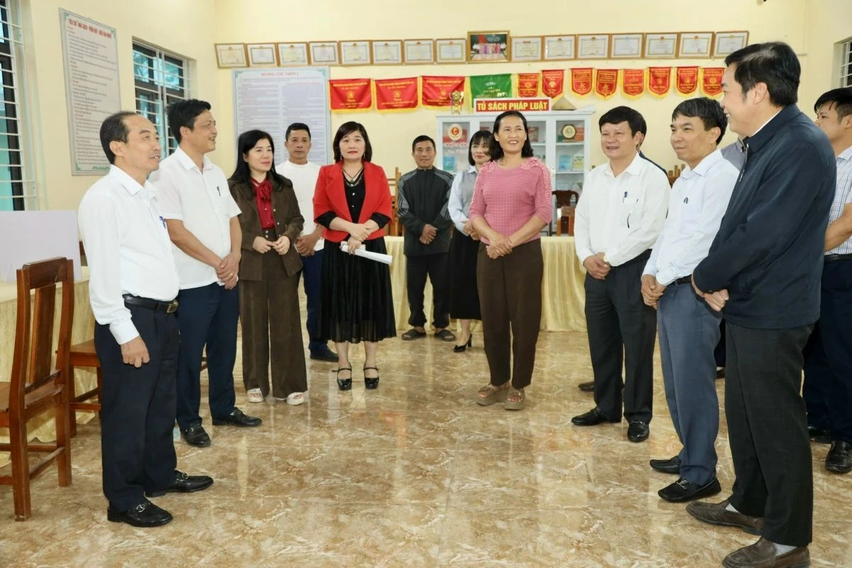 Phó Chủ tịch Thường trực HĐND tỉnh Lê Tiến Lam kiểm tra công tác chuẩn bị bầu cử tại 7 xã khu vực huyện Yên Định cũ