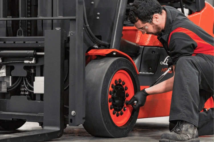 Mua lốp xe nâng ở đâu? Xe Nâng Hiệp Phát là lựa chọn đáng tin cậy