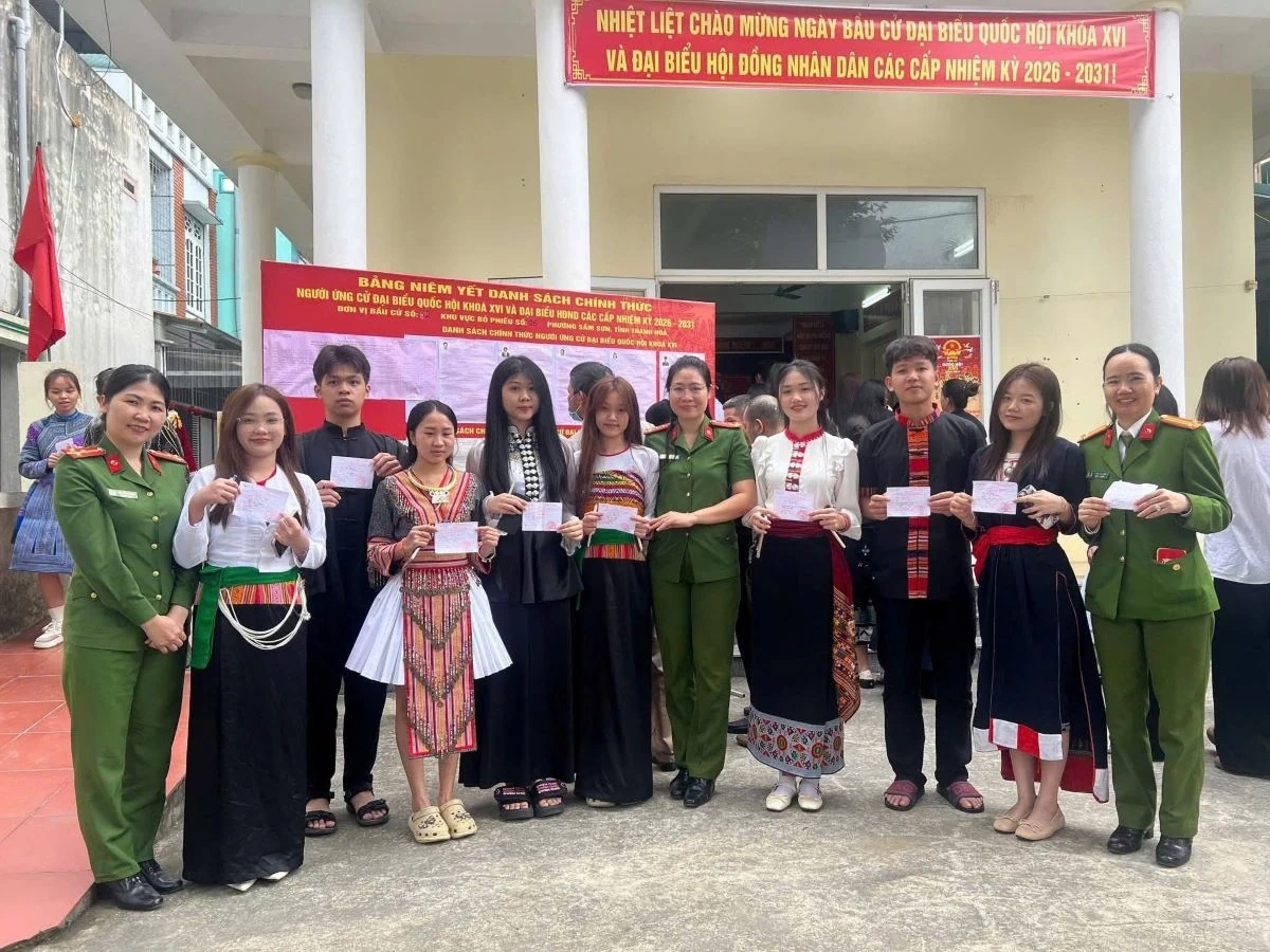 Hình ảnh đẹp của tuổi trẻ Công an Thanh Hóa trong ngày bầu cử