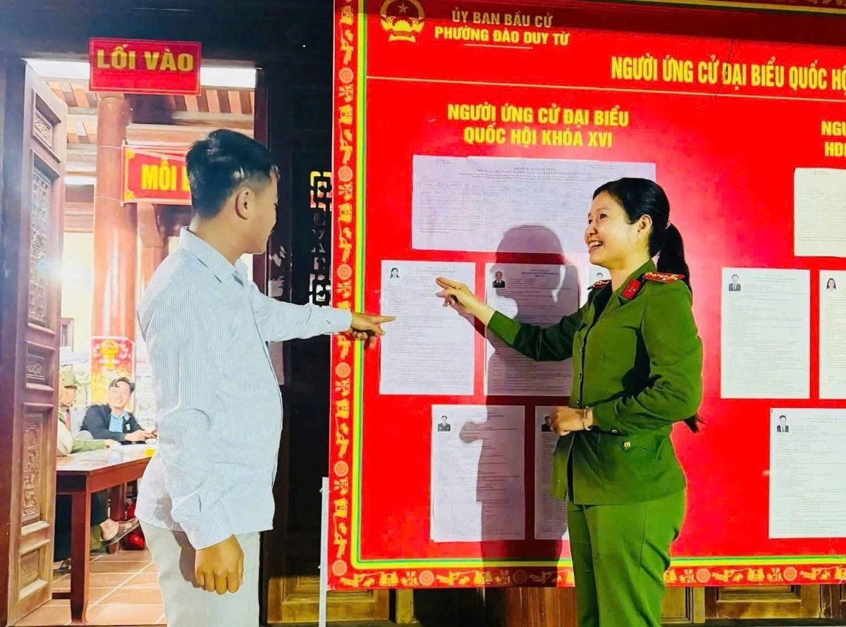 Hình ảnh đẹp của tuổi trẻ Công an Thanh Hóa trong ngày bầu cử