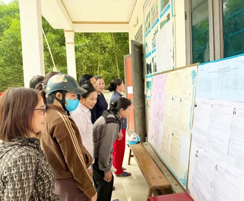 Phó Chủ tịch Ủy ban MTTQ tỉnh Nguyễn Quốc Tiến kiểm tra công tác bầu cử