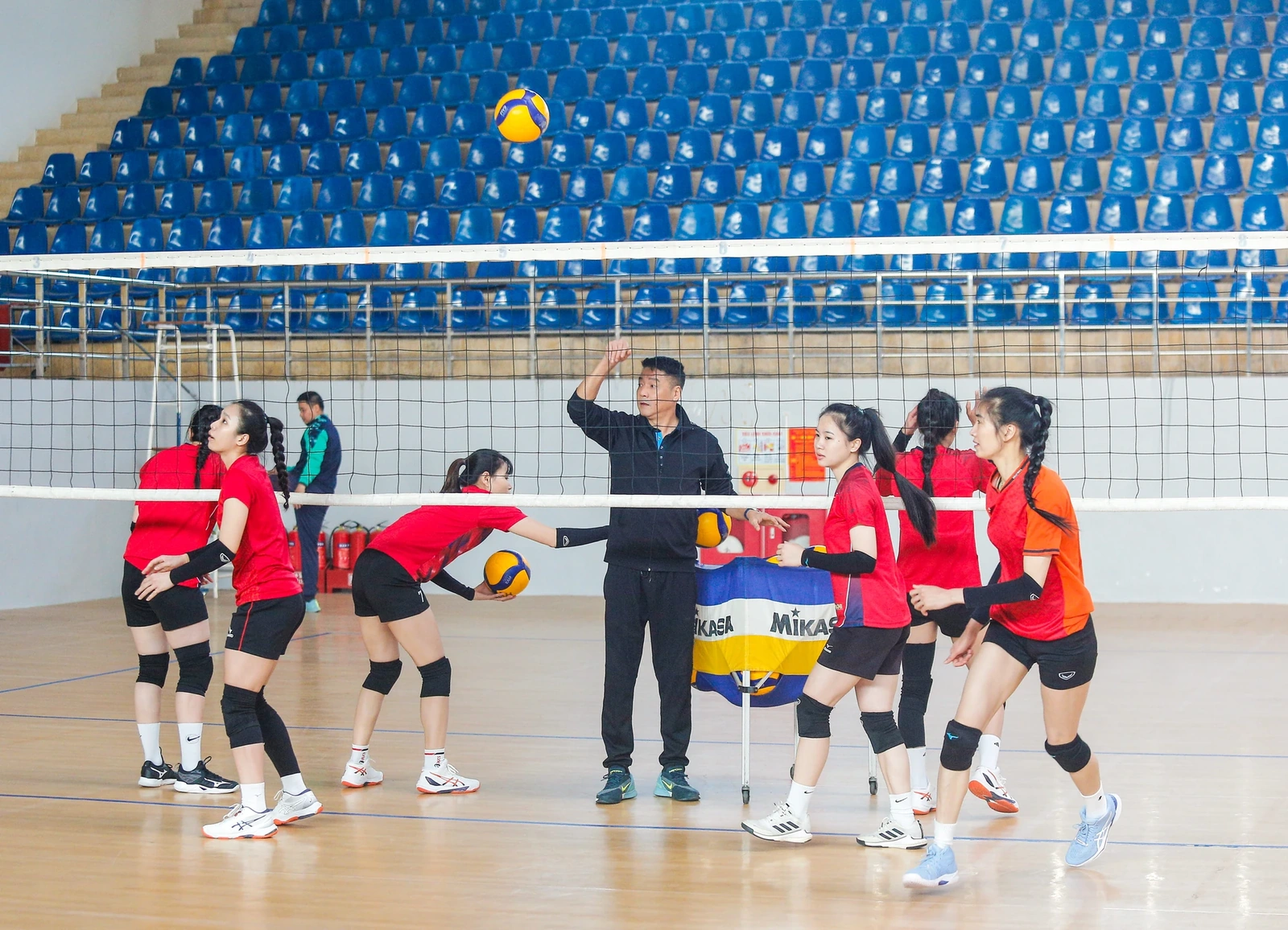 Đội Bóng chuyền nữ Xi măng Long Sơn xuất quân thi đấu mùa bóng 2026