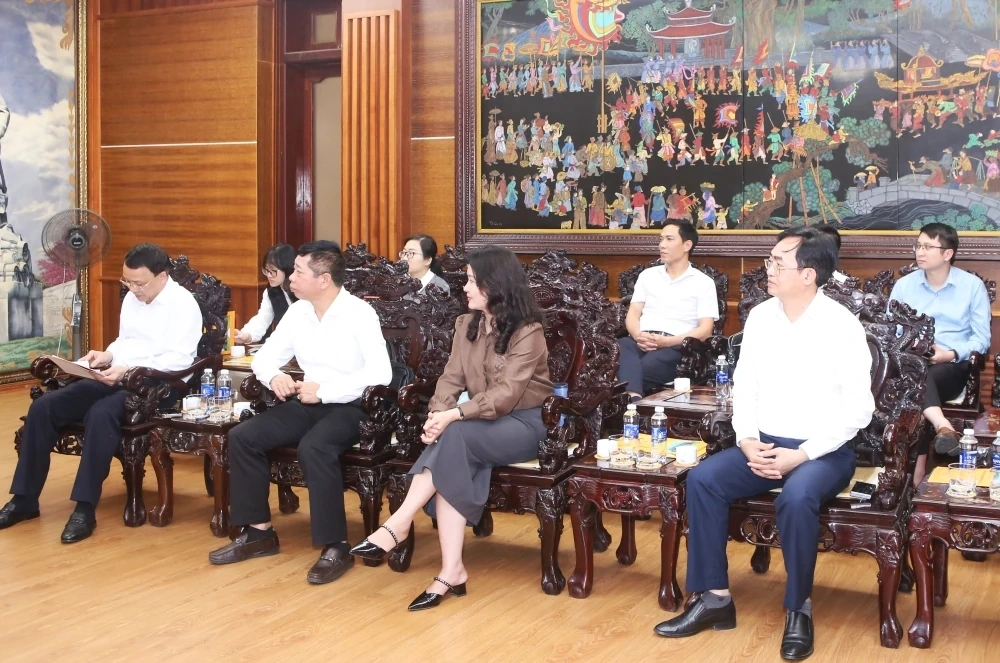 Phó Chủ tịch UBND tỉnh Cao Văn Cường tiếp xã giao đoàn công tác của tổ chức Đông Tây Hội Ngộ