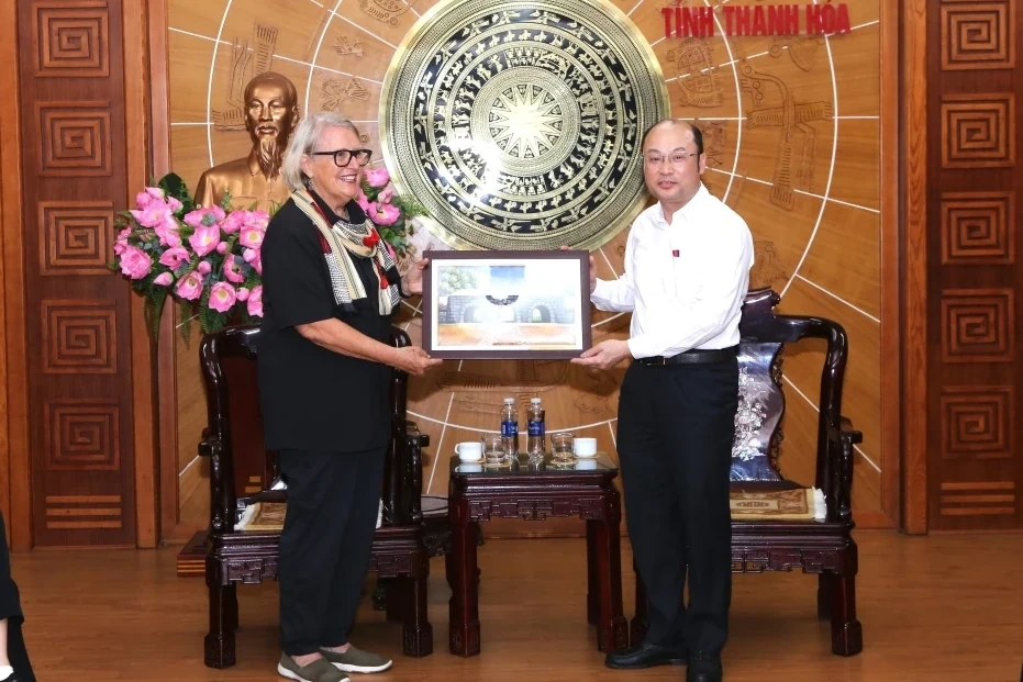 Phó Chủ tịch UBND tỉnh Cao Văn Cường tiếp xã giao đoàn công tác của tổ chức Đông Tây Hội Ngộ