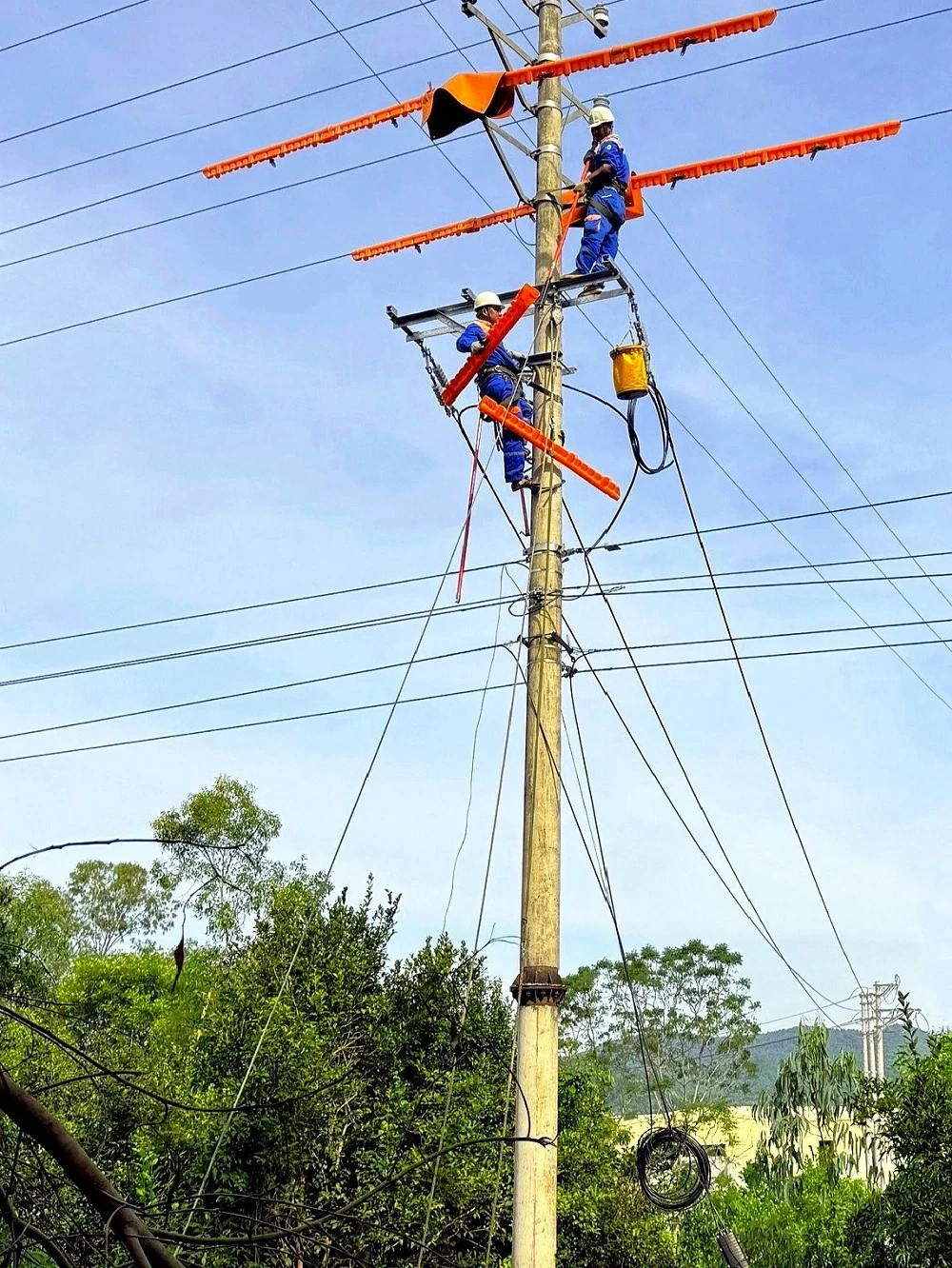 Từ sáng kiến hiện trường đến phong trào đổi mới sáng tạo trong thi công Hotline