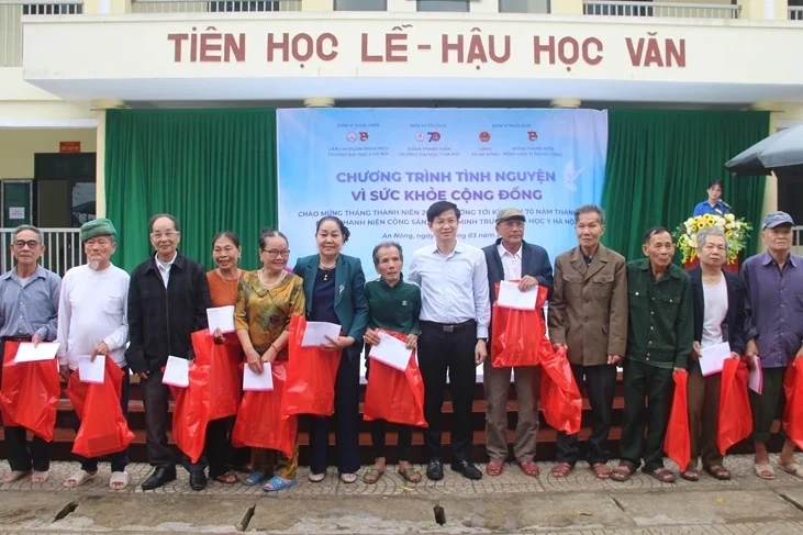 500 người già neo đơn, đối tượng chính sách được khám, tư vấn, phát thuốc miễn phí